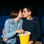 Les clichés amoureux du cinéma influencent les attentes relationnelles des jeunes adultes.
