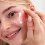 Des patchs en silicone pour le visage utilisés la nuit améliorent l&rsquo;apparence des traits.