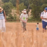 Des chasseurs de météorites en France explorent l’univers pour des découvertes scientifiques.