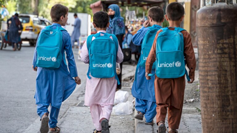 L’Unicef signale un million d’enfants en danger de malnutrition en Afghanistan.