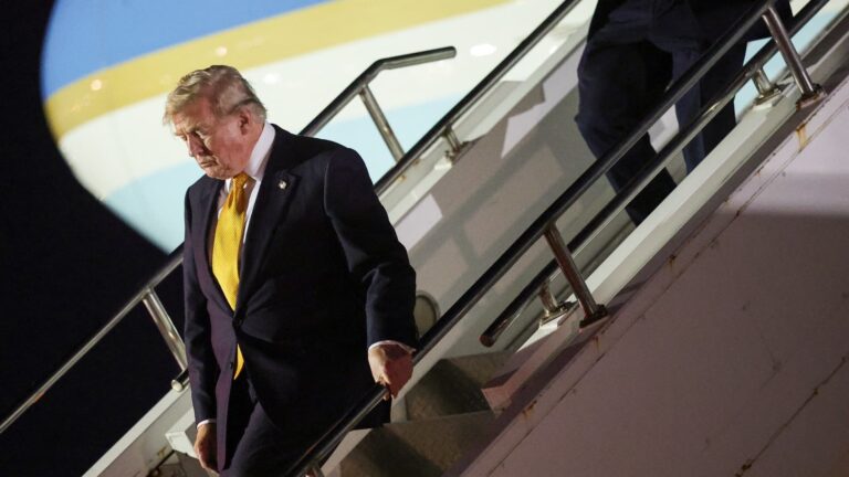 Donald Trump change secrètement d’avion après le sommet de l’Otan face à des menaces iraniennes.