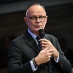 Édouard Philippe propose des sanctions pour parents et hausse des salaires des enseignants en France