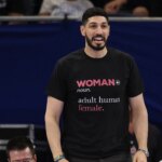 Enes Kanter Freedom critique les athlètes transgenres en évoquant la question du genre.