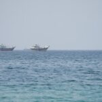 Iran impose des conditions pour rouvrir le détroit d&rsquo;Ormuz, accentuant les tensions maritimes.