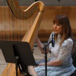 Une musicienne prouve que le handicap n’entrave pas la virtuosité sur scène.