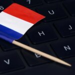 Nouvelles règles de l&rsquo;IA en France : cinq dispositions entrent en vigueur pour encadrer l&rsquo;utilisation.