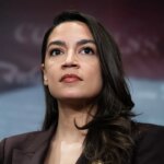 Alexandria Ocasio-Cortez révèle avoir congelé ses ovocytes, un acte politique personnel.