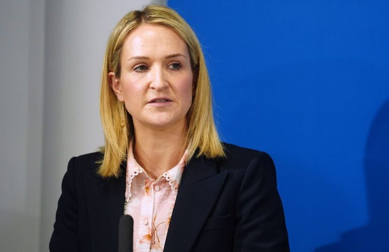 L’Irlande envisage une nouvelle stratégie face aux sanctions de l’UE contre la Russie.