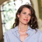 Charlotte Casiraghi transforme la mode en plateforme pour la littérature contemporaine.