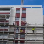 La canicule relance le débat sur le confort d&rsquo;été dans les copropriétés en France.