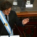 Fin de la gratuité des soins pour étrangers non-résidents en Argentine, selon Javier Milei.