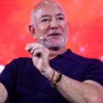 Jeff Bezos devient actionnaire minoritaire du club de Liverpool en Angleterre.