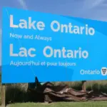 Le Canada installe un panneau géant pour contrer le changement de nom du lac Ontario par Trump.