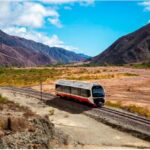 Train touristique en Argentine utilise l&rsquo;énergie solaire dans un site classé UNESCO.