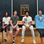 Victor Wembanyama présente le Louvre à ses coéquipiers des San Antonio Spurs.