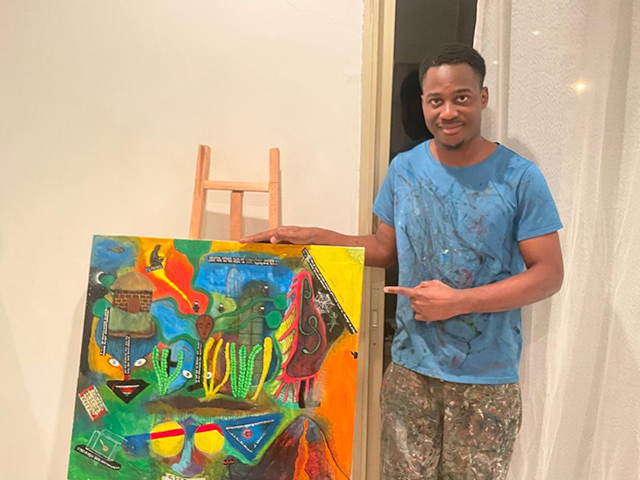 Claude Ar’Muna, artiste gabonais, remet en question les évidences à travers son œuvre.