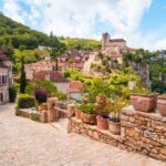 Un village perché près d&rsquo;Uzès classé parmi les Plus Beaux de France surveille la Provence.