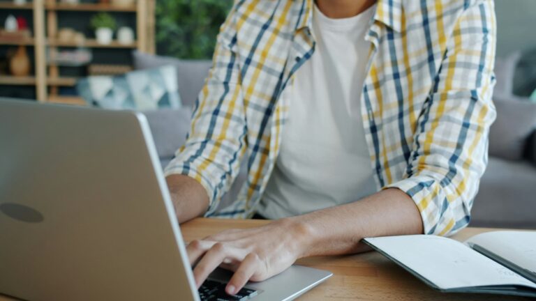 Comment créer une entreprise en ligne : un outil pratique pour les entrepreneurs en France