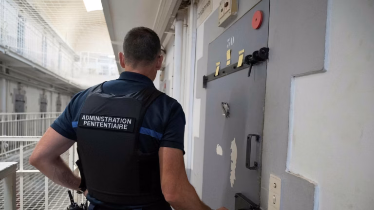 Prisons en France : 89 446 détenus enregistrés, un chiffre record atteint.