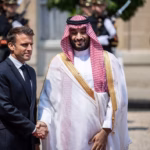 Emmanuel Macron reçoit Mohammed ben Salmane pour une visite officielle en France.