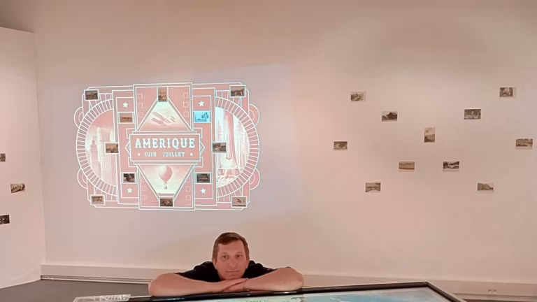 Le musée breton consacré à la carte postale présente des collections du monde entier.