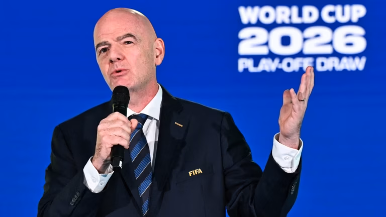 La FIFA promeut un message de solidarité mondiale selon Gianni Infantino.