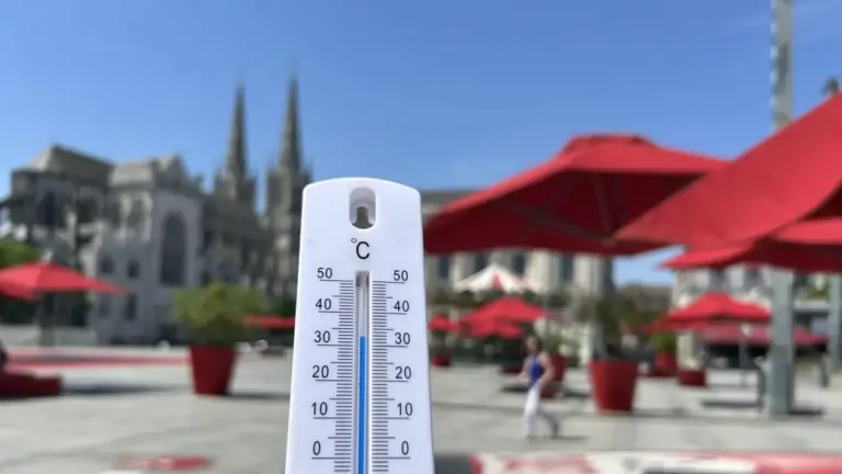 Canicule : 22 départements du centre et du sud-est en vigilance orange ce lundi.