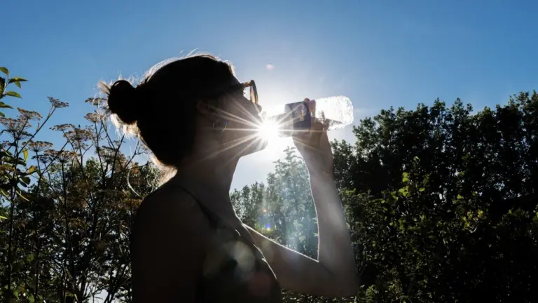 Canicule : 13 départements en vigilance orange, 8 en alerte orages ce dimanche