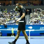 Novak Djokovic en larmes, souffrant de douleurs et vomissements durant un match.