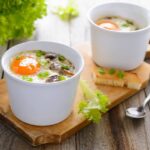 Œuf cocotte aux champignons et Comté : recette rapide prête en 15 minutes