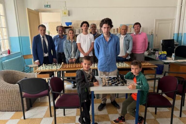 Retour d’un maître d’échecs international à Villefranche-sur-Mer pour promouvoir le jeu d’échecs.