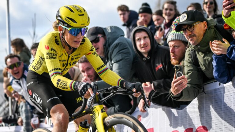 Tour de France Femmes : Ferrand-Prévot maintenue en course pour le maillot jaune malgré les critiques.