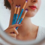 Une femme montre ses poils du visage sans filtre et suscite un soutien massif en ligne.