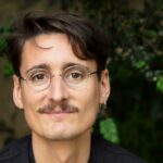 Pierre Adrian explore le thème du spleen estival dans ses récits littéraires.