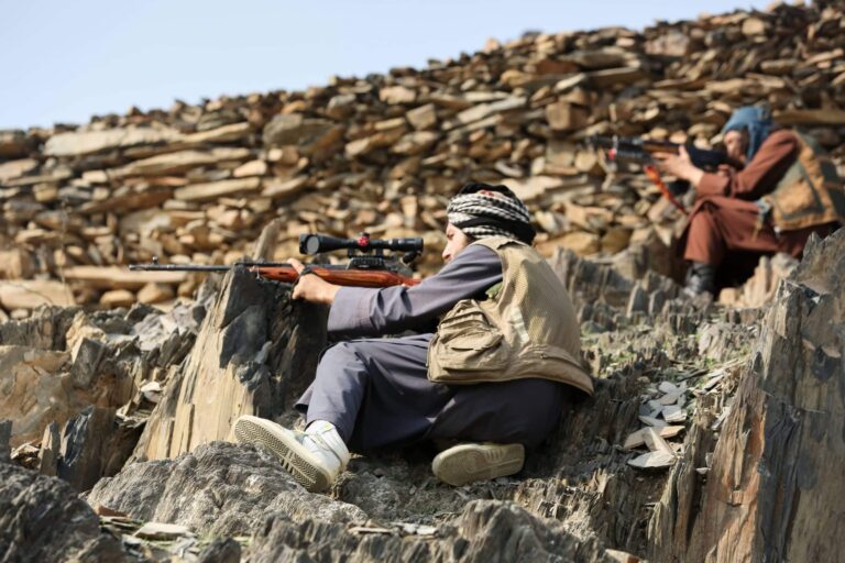 Cinq ans des talibans au pouvoir en Afghanistan : bilan et perspectives incertaines.