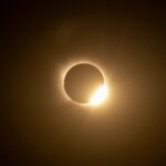 Un homme raconte son expérience lors de sa première éclipse solaire totale en Espagne.