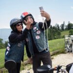 Le vélomoteur, symbole de la culture adolescente en France, suscite un regain d&rsquo;intérêt.