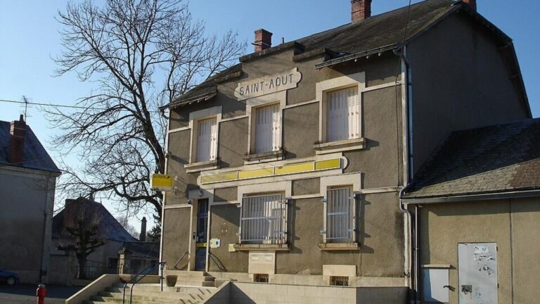 Dr Akiyo, médecin béninois, exerce dans un village français confronté à des défis sanitaires.