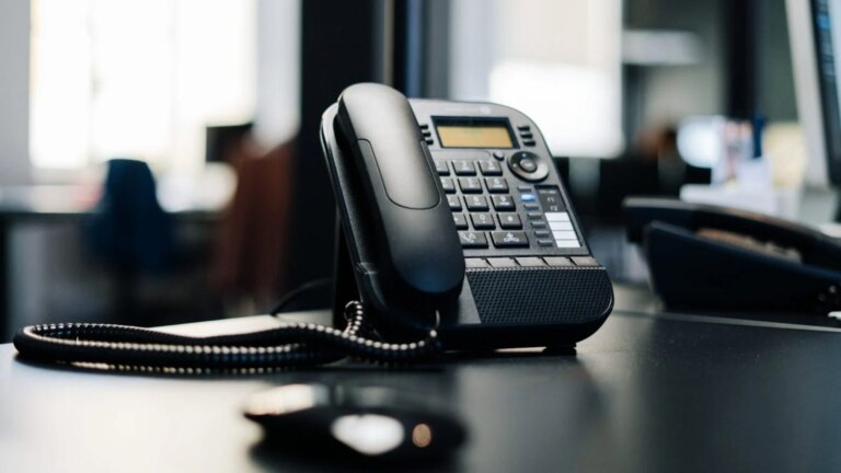 Des centaines de mairies en France victimes d’une arnaque téléphonique ciblée.