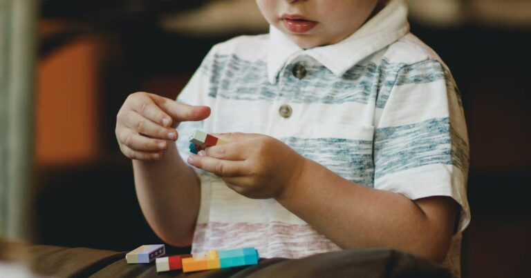 Autisme : des scientifiques envisagent une nouvelle définition pour mieux cerner le trouble