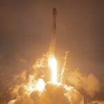 SpaceX lance 24 satellites Starlink en orbite depuis la Californie.