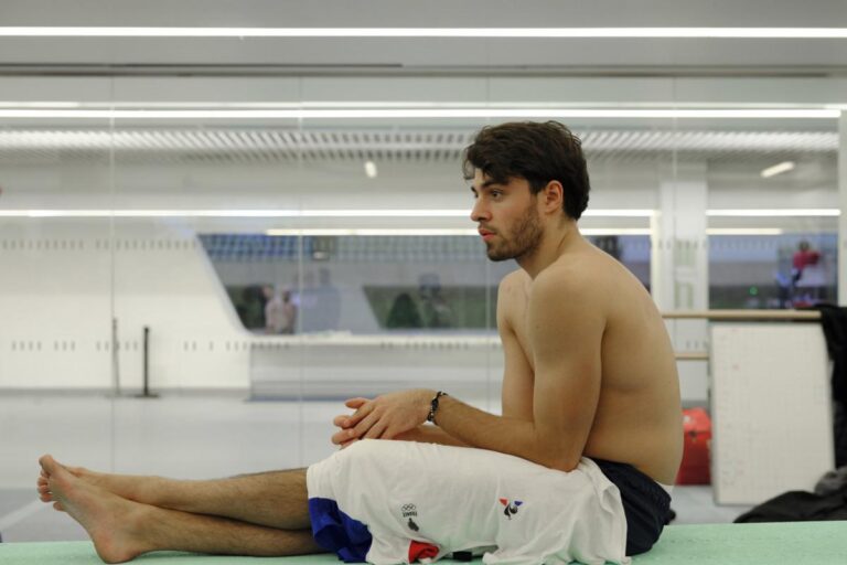 Jules Bouyer, 5e aux Championnats d’Europe, souligne l’importance de la persévérance en plongeant.