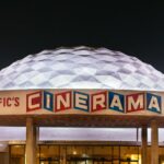 Des salles de cinéma rouvrent à Los Angeles, signalant une reprise du secteur cinématographique.