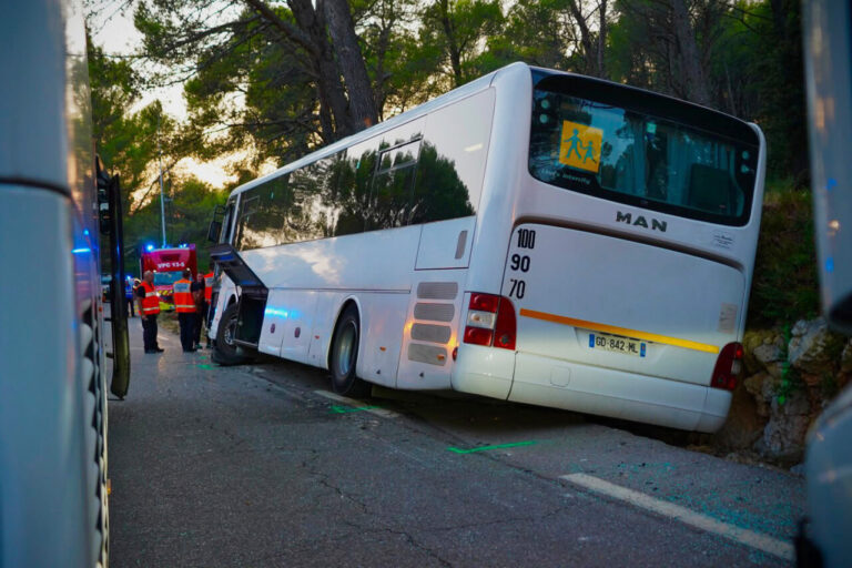 Accident de bus près de Marseille : treize blessés, dont un grave.