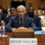 Fauci accusé d’avoir dissimulé les risques de la vaccination Covid-19 pour les femmes enceintes