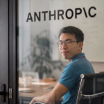 Anthropic développe des puces pour améliorer les performances de Claude.