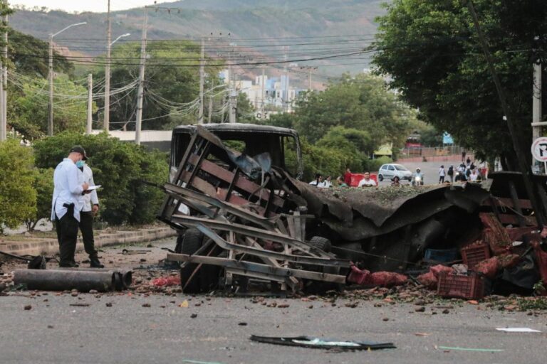 Explosion d’un camion piégé à Cúcuta, au moins 11 blessés avant l’investiture présidentielle.