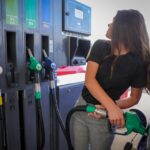 Carburant : le gouvernement français envisage de prolonger les aides et le chèque énergie.