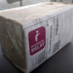 Arnaque aux faux colis IA : un SMS persistant alerte les utilisateurs en France sur les risques.