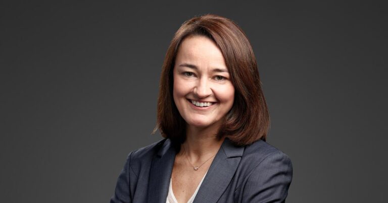 Discriminations persistantes envers les femmes cadres, alerte Sophie Dubuis.